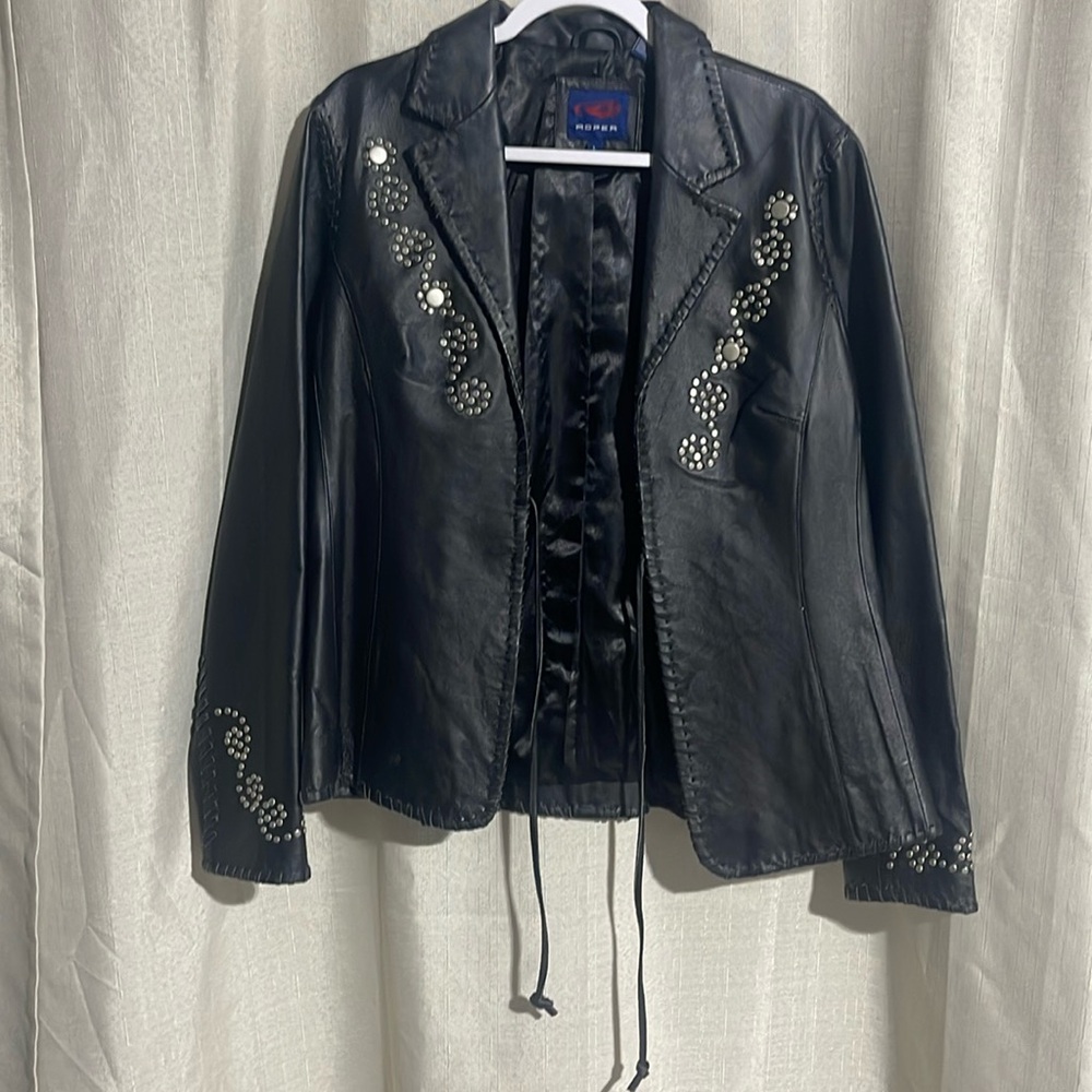 Vintage sleeve Roper size large women’s studded 100% leather jacket. Size LG